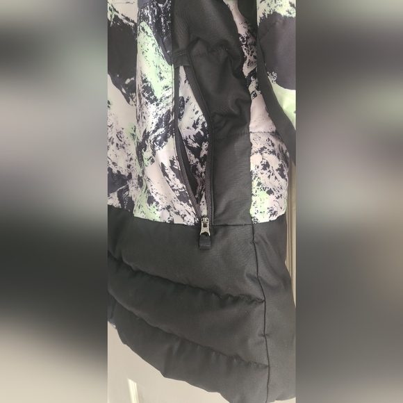 The North Face Girl's Down Winter Hooded Jacket Size XL/14-16 - Picture 6 of 7